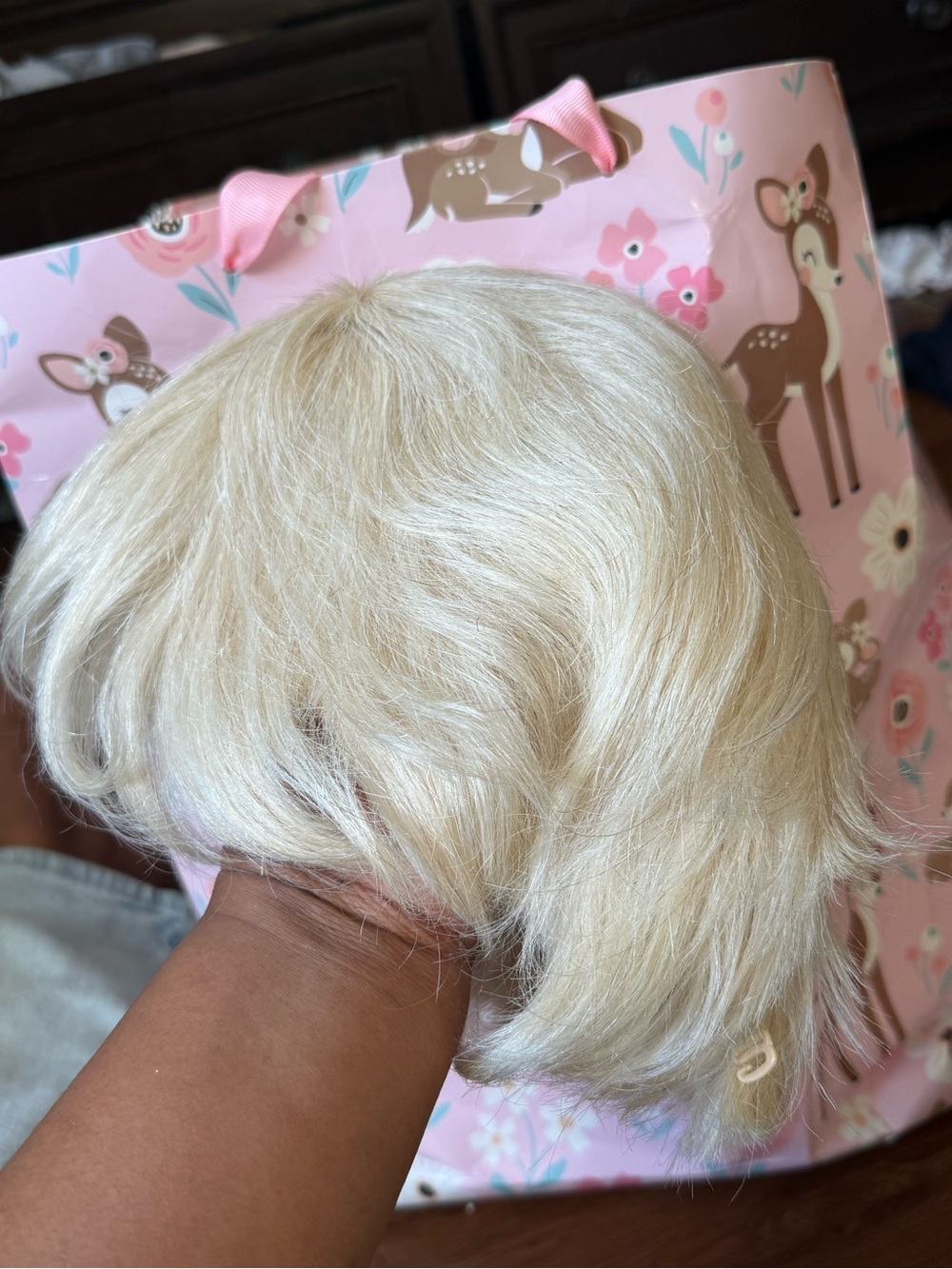 Short Layered Women's Wig in Platinum Blonde - Lightweight Natural Look